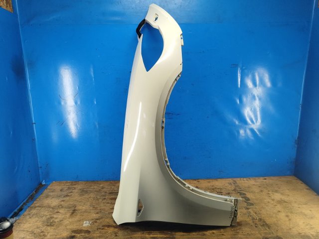 Переднє праве крило 51657052424 BMW