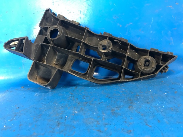 Праве кріплення переднього бампера 5211547030 TOYOTA