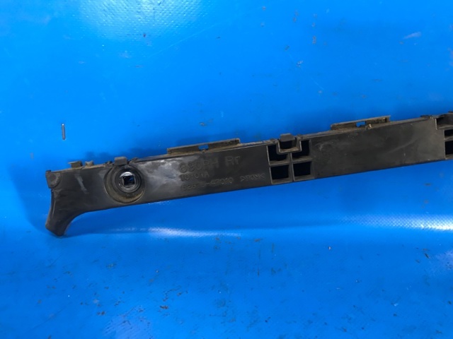 Кронштейн бампера заднього, правий 5257547011 TOYOTA