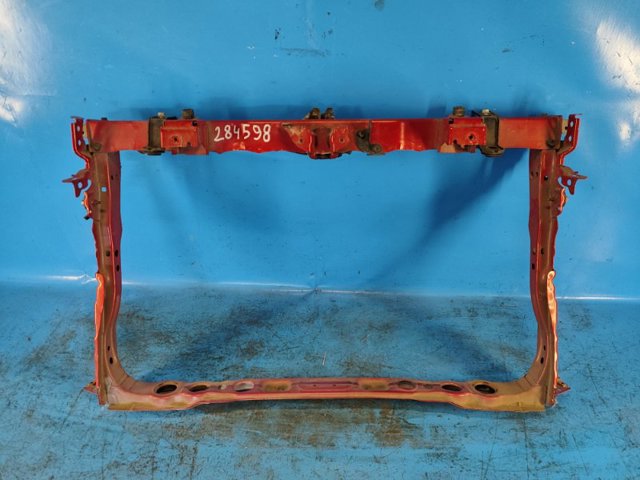 Панель передня Toyota Prius