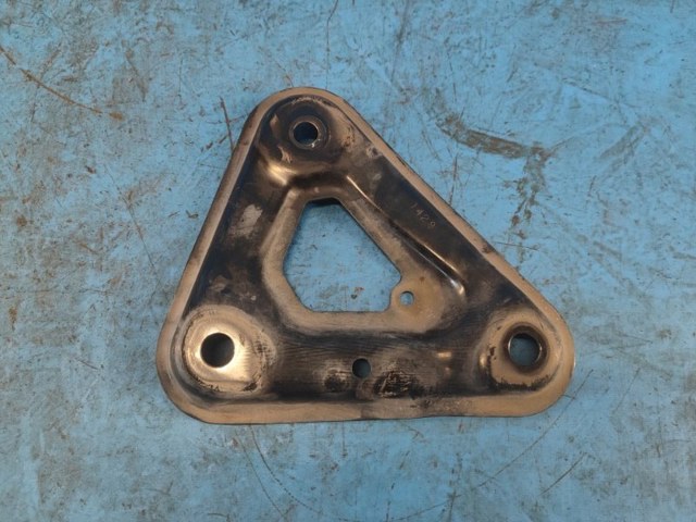 Кронштейн передньої балки 544C46RA0B NISSAN
