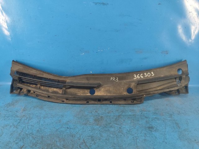 Водостік лобового скла, жабо 5570847110 TOYOTA