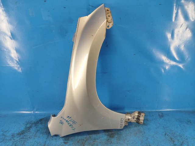 Переднє праве крило 5761065J10 SUZUKI