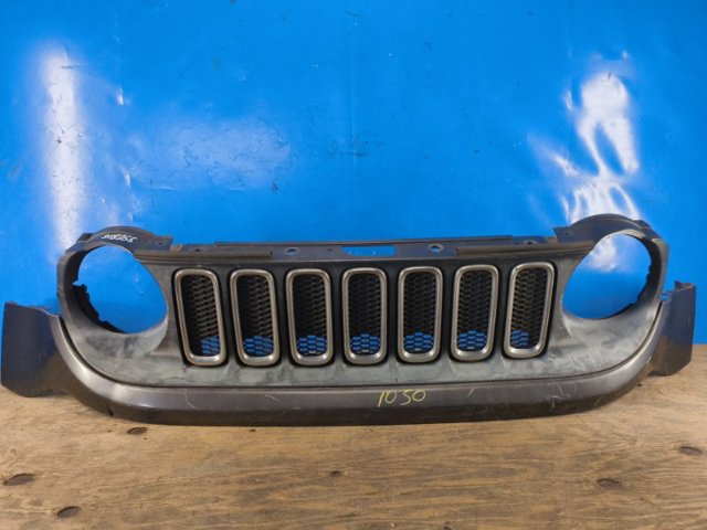 Бампер передній, верхня частина 5UX70TZZAA CHRYSLER