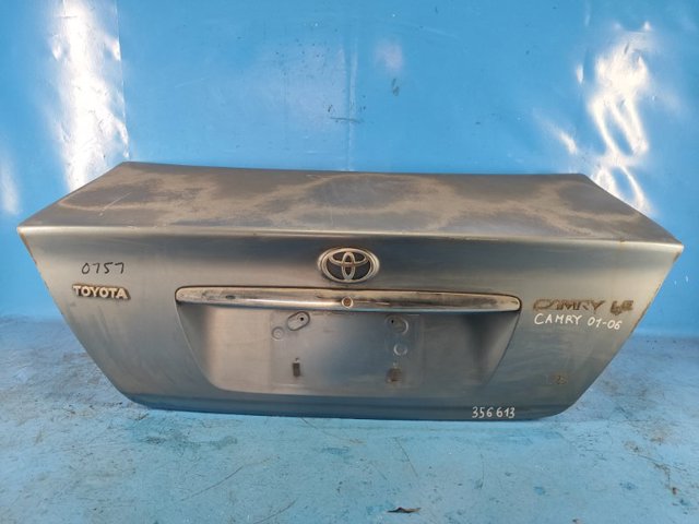 Кришка багажника кузова 64401AA061 TOYOTA