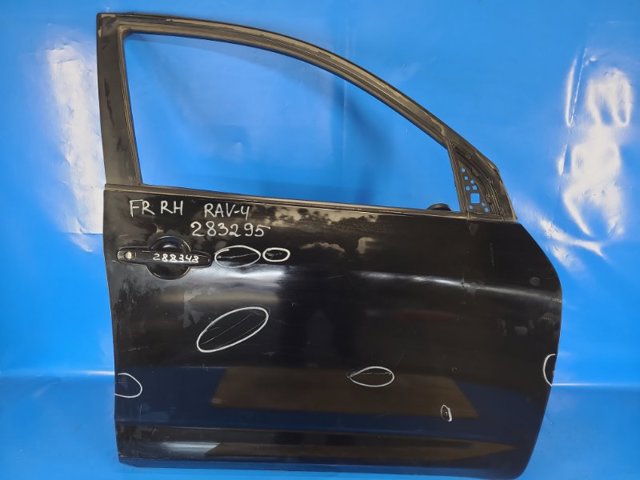 Пасажирські передні двері 6700142110 TOYOTA
