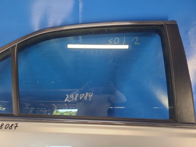 Скло заднє праве 6810306090 TOYOTA
