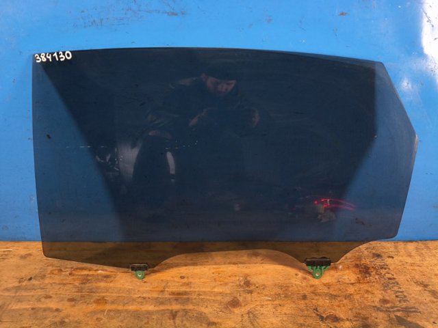 Скло задньої двері лівої 6810447080 TOYOTA