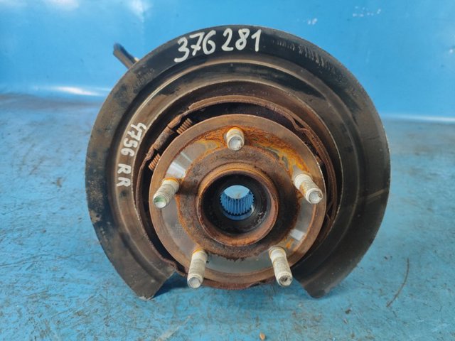 Кулак поворотний правий 68253396AB CHRYSLER