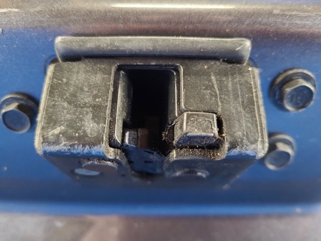 Замок кришки багажника 6935028150 TOYOTA