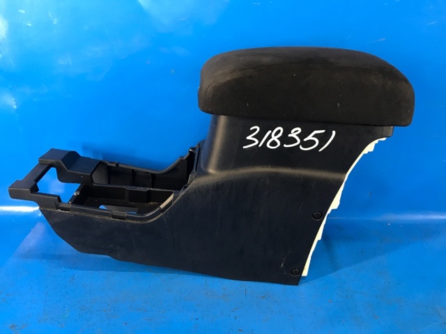 Підлокітник переднього сидіння 8011A085XA MITSUBISHI