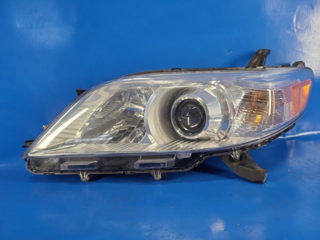 Основна фара в зборі ліва 8115008030 TOYOTA