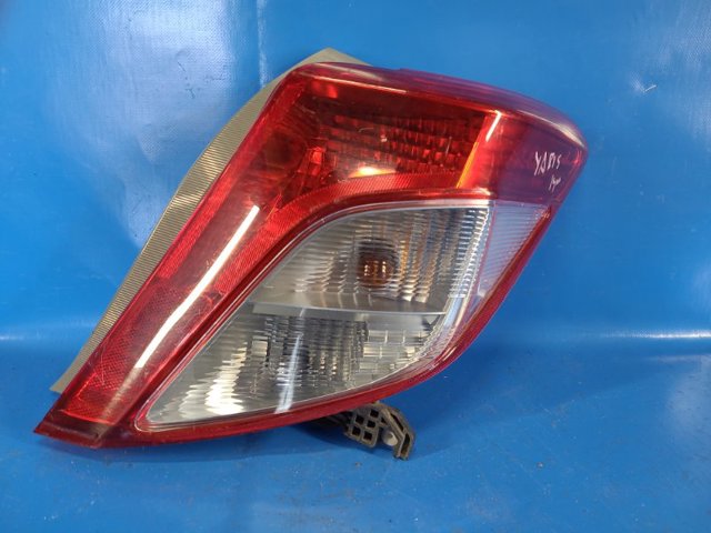 Задній правий стоп 815510D370 TOYOTA