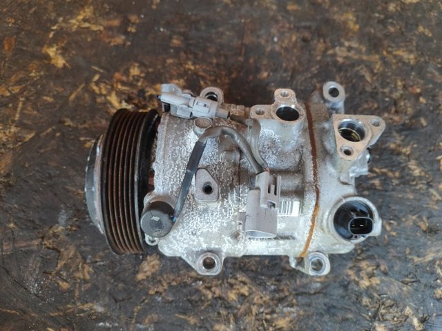 Компресор кондиціонера 8832042150 TOYOTA