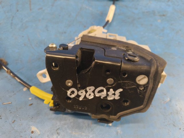 Замок задньої дверї, правої 8K0839016 VAG