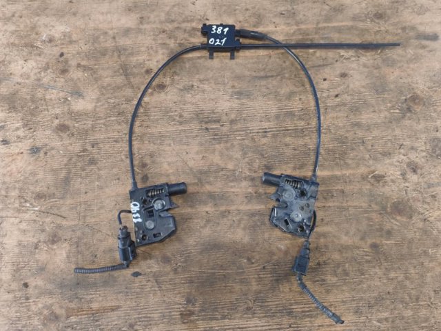 Замок кришки капота 8V0823509A VAG