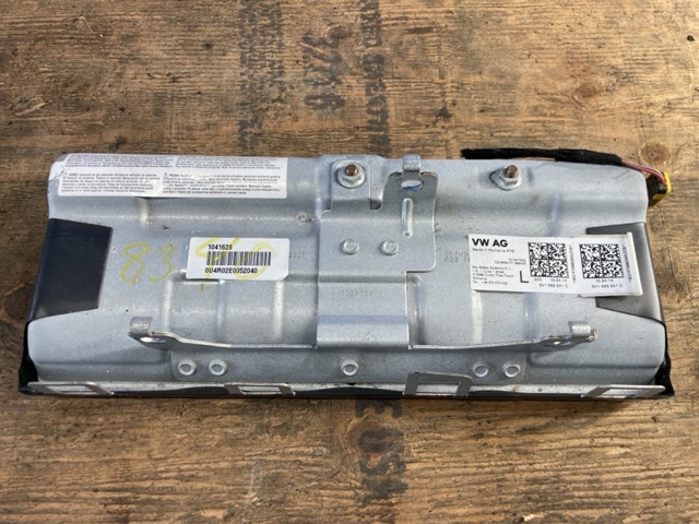 Ейрбег захисту колін нижня 8V1880841C VAG