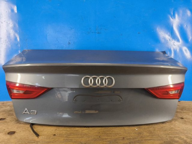 Кришка багажника кузова 8V5827025F VAG
