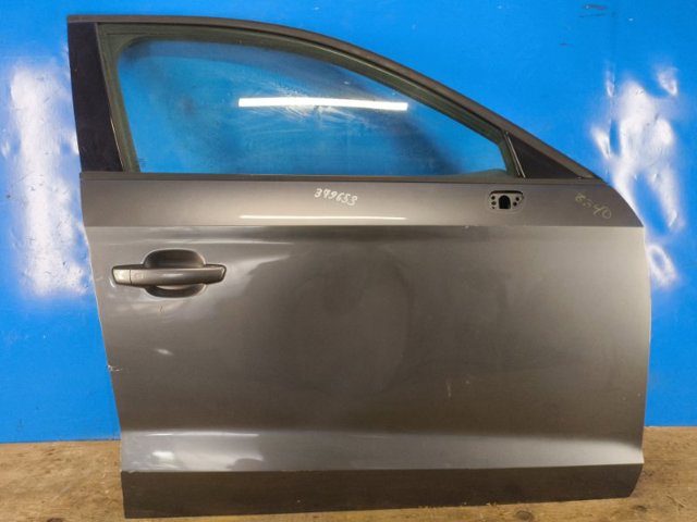 Дверка передня права 8V5831052B VAG