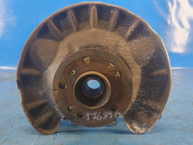 Цапфа поворотна права A1663500208 MERCEDES