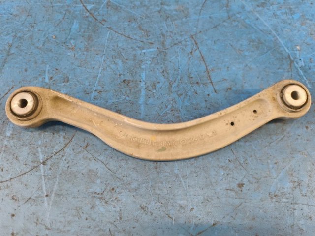 Важіль підвіски задній правий A2043503106 MERCEDES