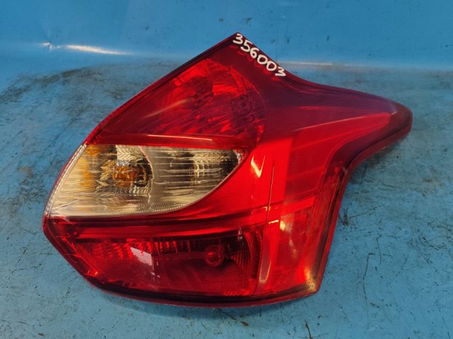 Ліхтар задній правий DM5Z13404C FORD