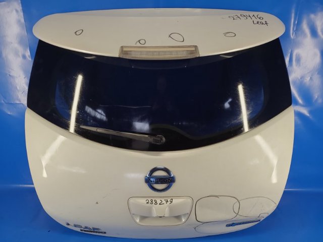 Задні двері багажника K010M3NAMB NISSAN