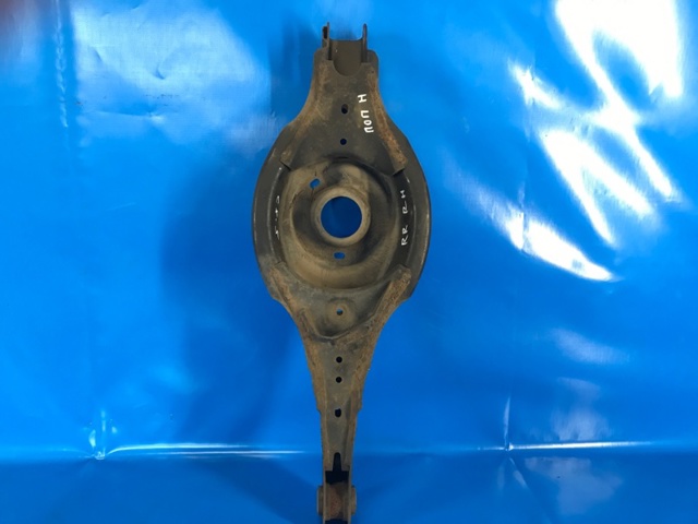 Важіль задньої підвіски нижній, правий KD3528300 MAZDA