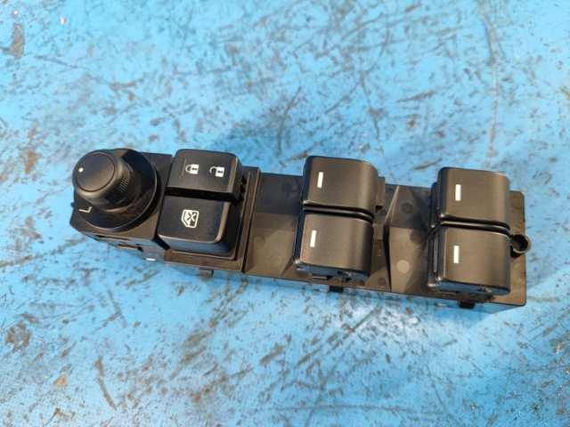 Кнопковий блок керування склопідіймачами передній лівий KF3N66350 MAZDA