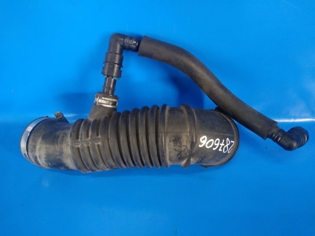 Патрубок повітряного фільтра L33E13220 MAZDA