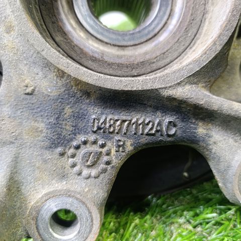 Цапфа - поворотний кулак задній, правий 04877112AC CHRYSLER