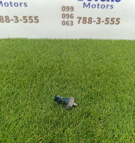 Датчик тиску масла двигуна 06L919081 VAG