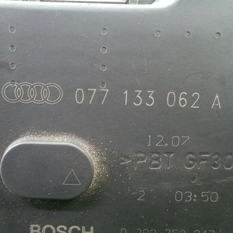 Дросільна заслінка в зборі 077133062A VAG