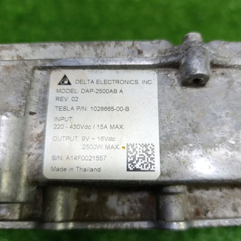 Перетворювач постійного струму 102866500B TESLA