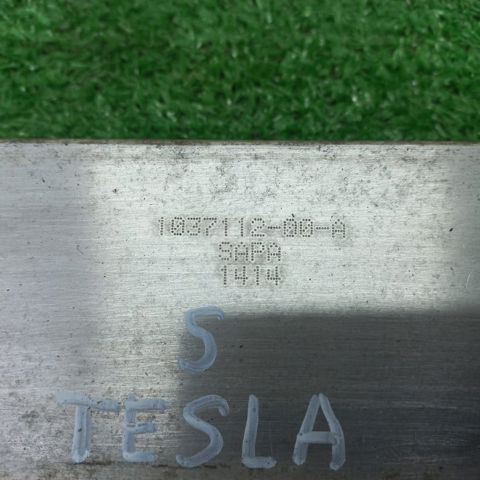 Підсилювач переднього підрамника 103711200A TESLA