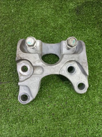 Кронштейн подушки (опори) двигуна, задньої 113325NA0A NISSAN