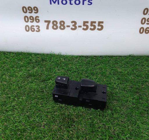 Кнопка підйомника переднього правого скла 254111KA5A NISSAN