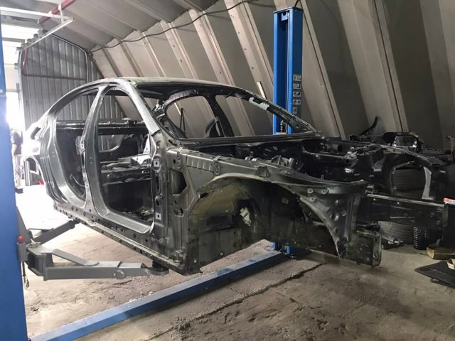 Амортизаційна стійка центральна, права 41217240478 BMW