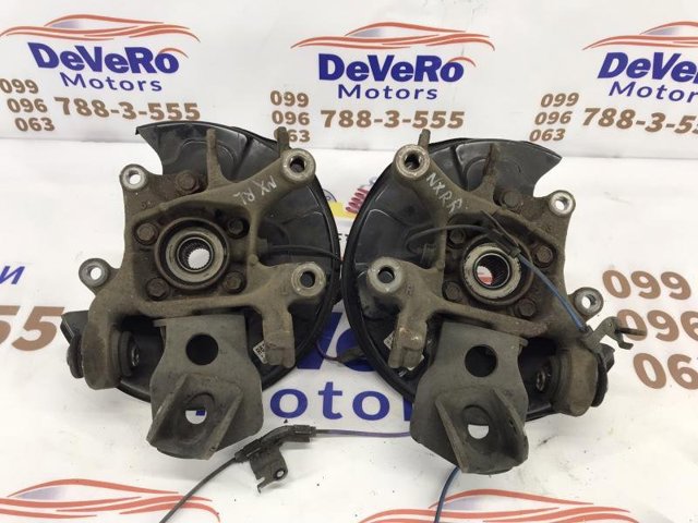 Кулак поворотний правий 4230442020 TOYOTA