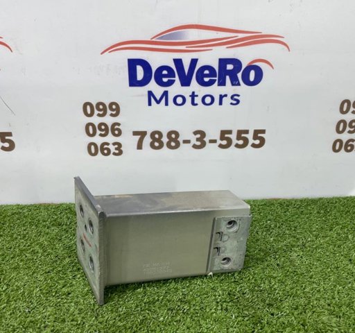 Кронштейн підсилювача переднього бампера 42551577 GM