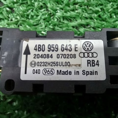 Датчик Ейрбег передній 4B0959643E VAG