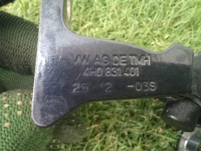 Завіса дверей передных лівих 4H0831401 VAG