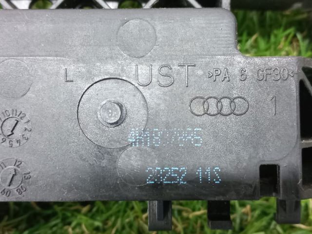 Тримач зовнішньої ручки дверей, передніх лівих 4H1837885 VAG