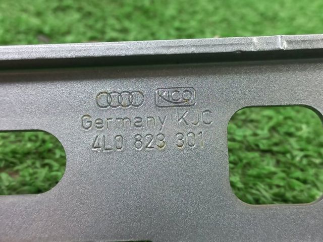 Завіса капота ліва 4L0823301 VAG