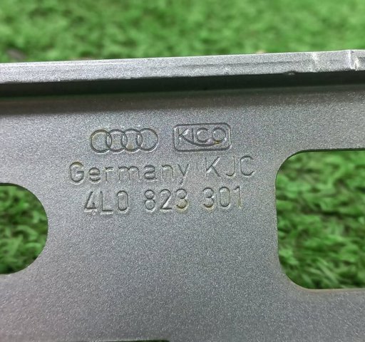 Завіс капота, лівий 4L0823301 VAG