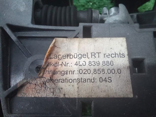 Тримач зовнішньої ручки дверей, задніх правих 4L0839886 VAG