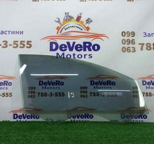Скло передньої правої двері 4L0845022 VAG