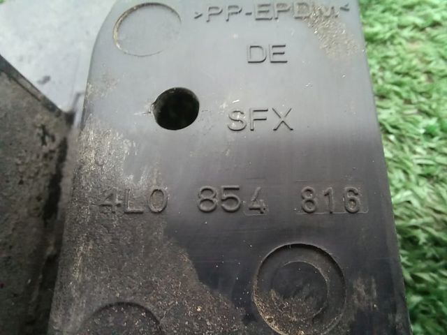 Бризковики задній, правий 4L0854816 VAG