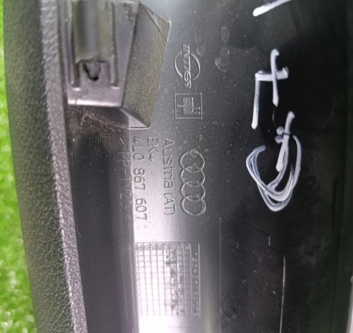 Облицювання багажника п'ятих дверей 4L0867607 VAG