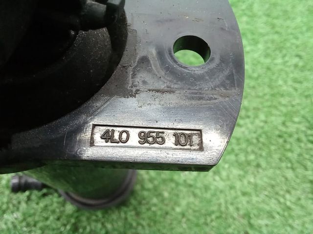 Сопло омивача фари передньої, лівої 4L0955101 VAG